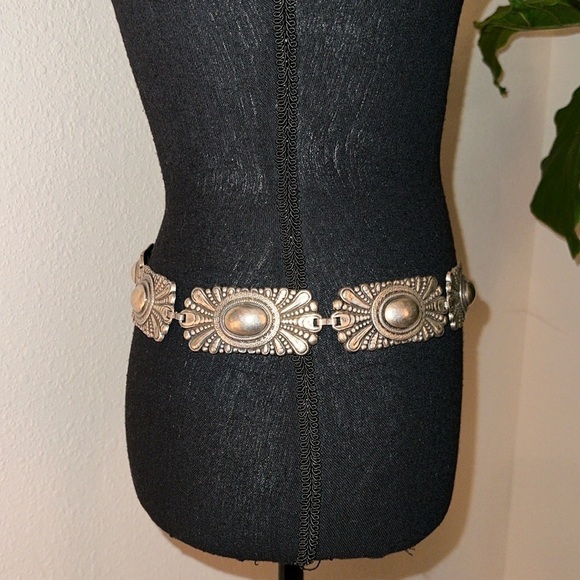 Escada Women’s Concho Vintage Designer Chain Link Silver tone Made in Spain Belt - Picture 7 of 9